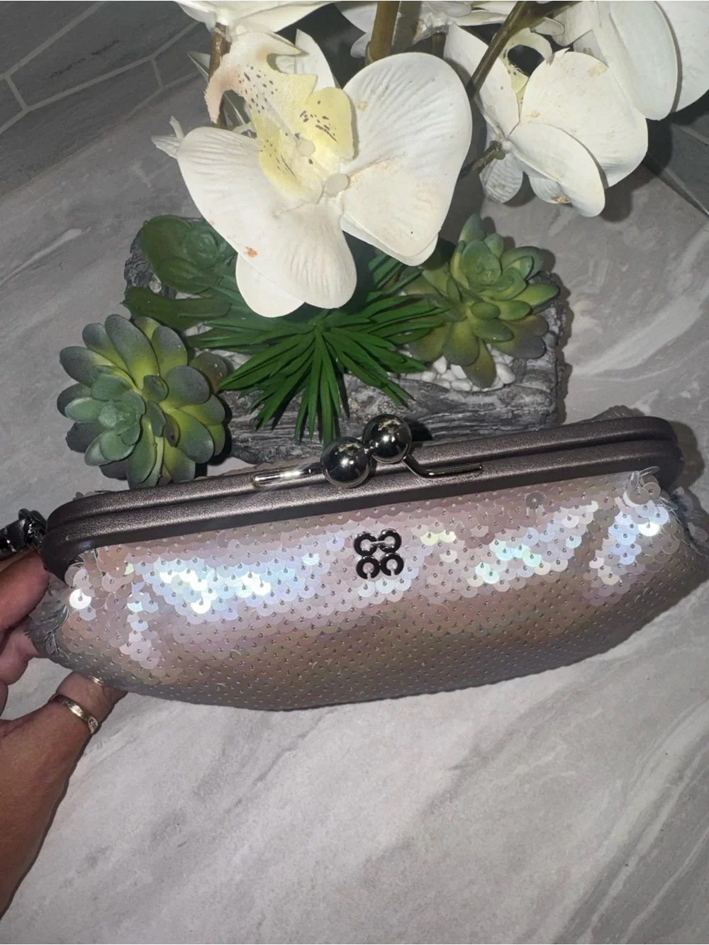 Like NEW Coach KISS LOCK Sequined Metallic Light Tones Wristlet Clutch FitsPhone